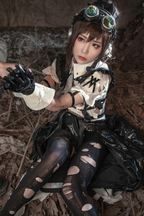    爆机少女喵小吉-战斗女仆第二弹-战损风特战制服COS-末世荒野持枪写真第21张图片