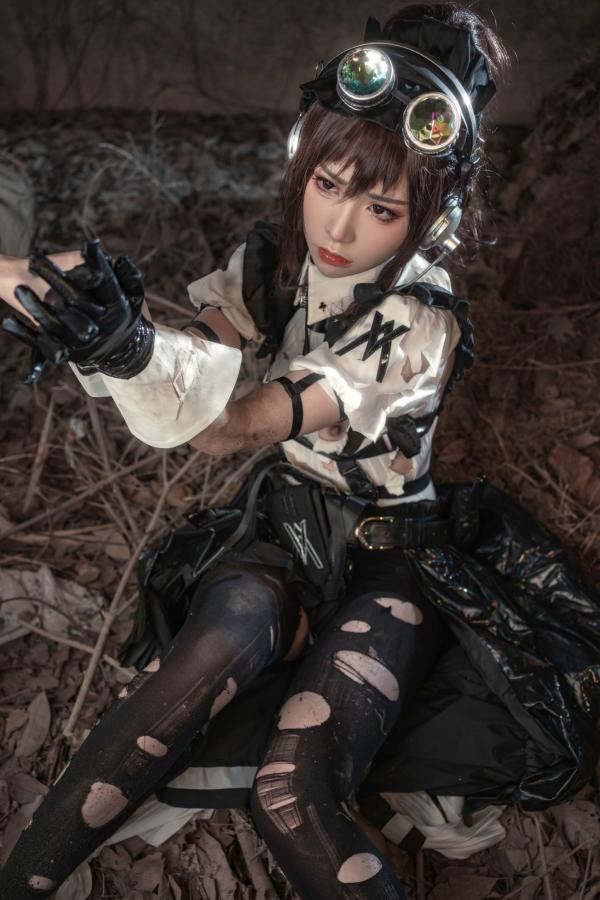    爆机少女喵小吉-战斗女仆第二弹-战损风特战制服COS-末世荒野持枪写真第22张图片