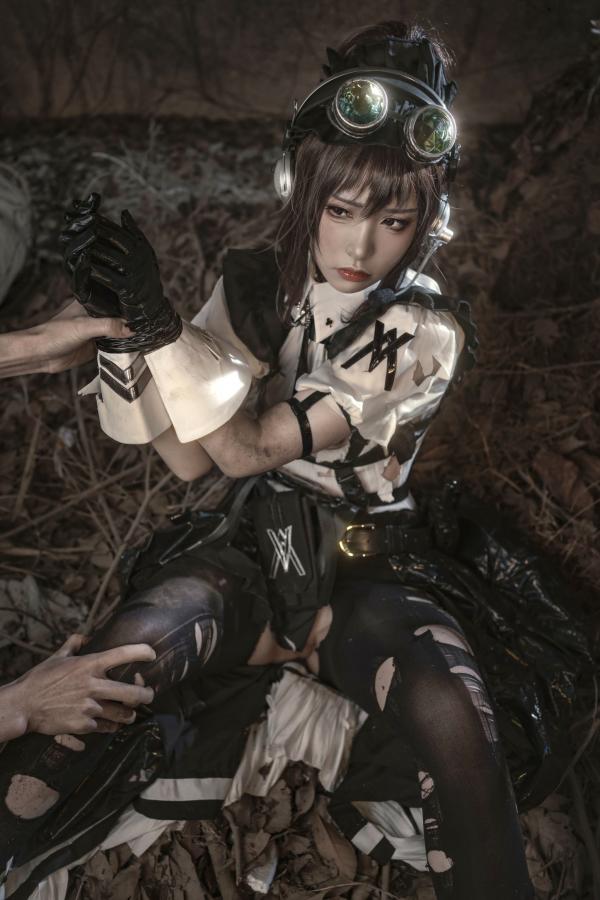    爆机少女喵小吉-战斗女仆第二弹-战损风特战制服COS-末世荒野持枪写真第23张图片
