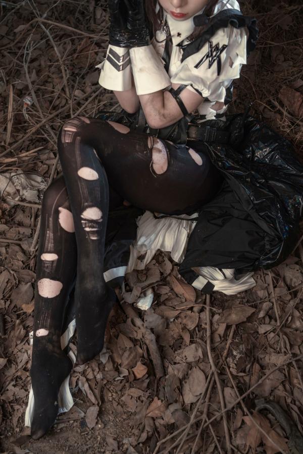    爆机少女喵小吉-战斗女仆第二弹-战损风特战制服COS-末世荒野持枪写真第26张图片