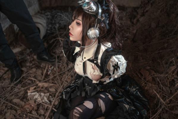    爆机少女喵小吉-战斗女仆第二弹-战损风特战制服COS-末世荒野持枪写真第30张图片