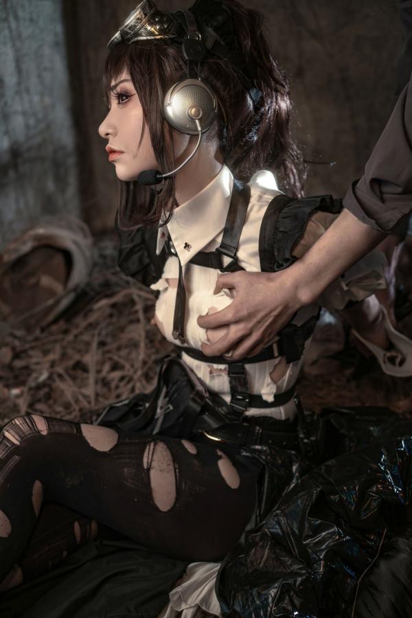    爆机少女喵小吉-战斗女仆第二弹-战损风特战制服COS-末世荒野持枪写真第31张图片