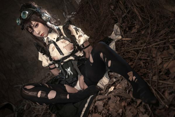    爆机少女喵小吉-战斗女仆第二弹-战损风特战制服COS-末世荒野持枪写真第36张图片