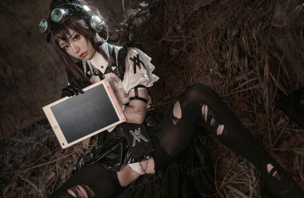    爆机少女喵小吉-战斗女仆第二弹-战损风特战制服COS-末世荒野持枪写真第38张图片