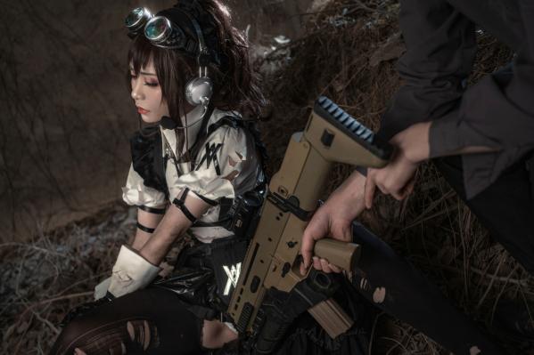    爆机少女喵小吉-战斗女仆第二弹-战损风特战制服COS-末世荒野持枪写真第40张图片