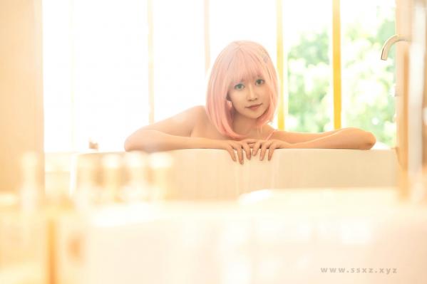 年年Nnian 年年  年年Nnian-红色玛奇朵-浴室私房写真-粉色短发甜美系-极简系带服饰-模特面试罕见大尺度出镜第42张图片