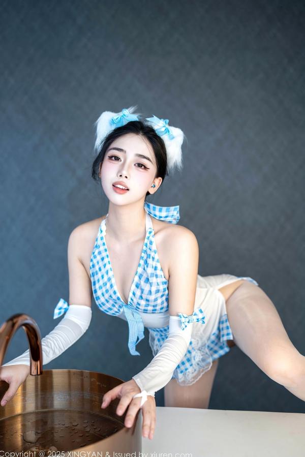    XingYan星颜社阮福私房写真，蓝白格子装束角色扮演，展现猫耳少女的极致诱惑与迷人曲线第3张图片