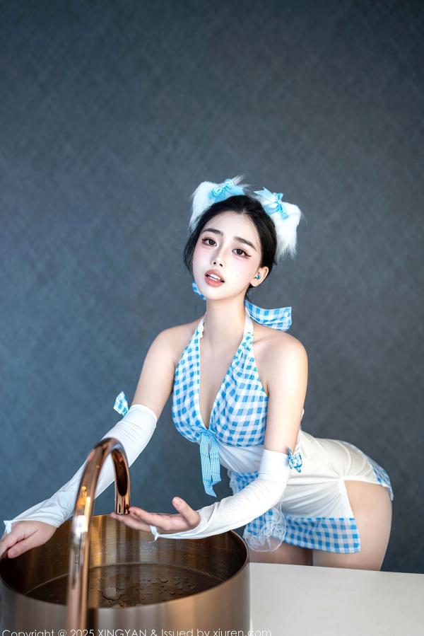    XingYan星颜社阮福私房写真，蓝白格子装束角色扮演，展现猫耳少女的极致诱惑与迷人曲线第4张图片