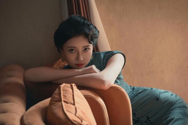 年年Nnian 年年  年年Nnian-海上花：复古旗袍卧室私房写真，极致东方韵味，解锁优雅与性感的致命诱惑第5张图片