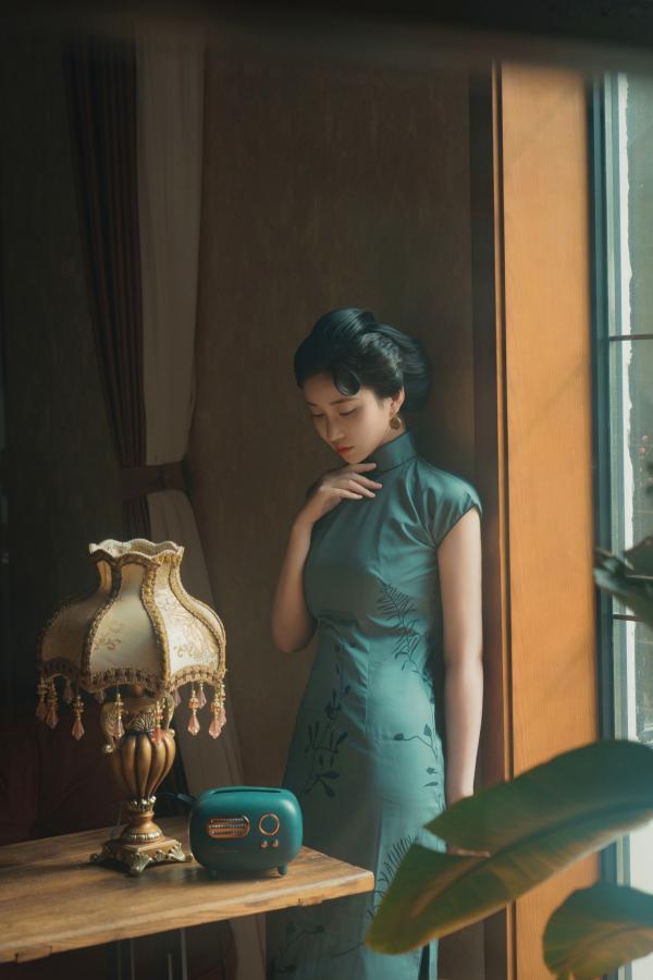 年年Nnian 年年  年年Nnian-海上花：复古旗袍卧室私房写真，极致东方韵味，解锁优雅与性感的致命诱惑第6张图片