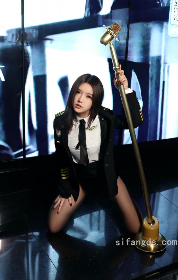    XR-Uncensored-小薯条nienie-KTV包厢激情演出：极品制服诱惑与大尺度丝袜写真，沉浸式剧情体验第13张图片