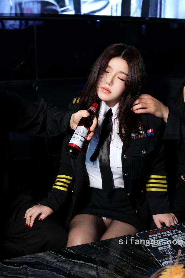    XR-Uncensored-小薯条nienie-KTV包厢激情演出：极品制服诱惑与大尺度丝袜写真，沉浸式剧情体验第25张图片