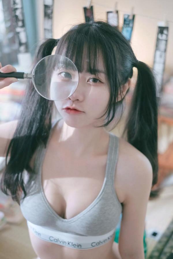    可可小白兔 - 居家可携带小萝莉：清纯双马尾私房照，厨房与洗衣间的甜美诱惑，治愈系居家风女神第6张图片
