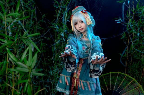    爆机少女喵小吉-子不语：神秘道士古风角色扮演，白发冷艳魅惑大尺度私房写真第4张图片
