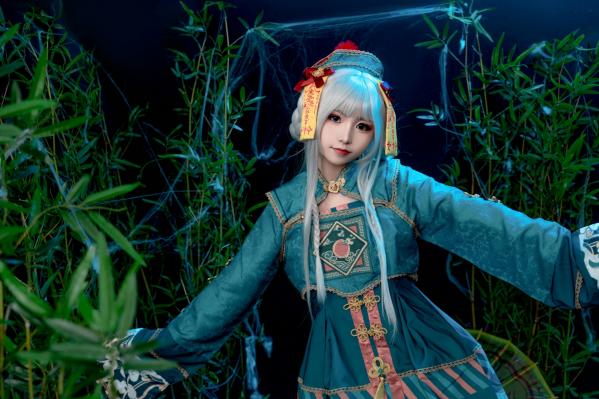    爆机少女喵小吉-子不语：神秘道士古风角色扮演，白发冷艳魅惑大尺度私房写真第14张图片