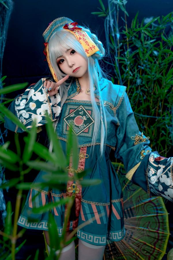    爆机少女喵小吉-子不语：神秘道士古风角色扮演，白发冷艳魅惑大尺度私房写真第24张图片