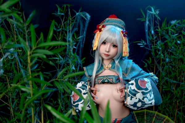    爆机少女喵小吉-子不语：神秘道士古风角色扮演，白发冷艳魅惑大尺度私房写真第28张图片