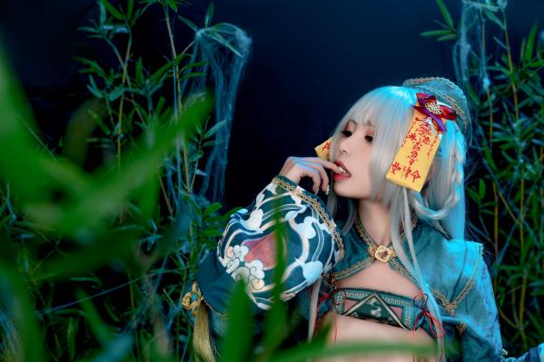    爆机少女喵小吉-子不语：神秘道士古风角色扮演，白发冷艳魅惑大尺度私房写真第31张图片