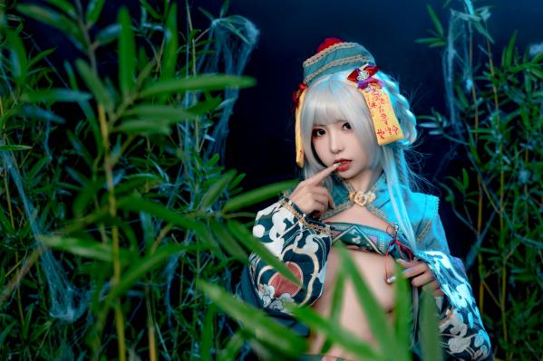    爆机少女喵小吉-子不语：神秘道士古风角色扮演，白发冷艳魅惑大尺度私房写真第32张图片