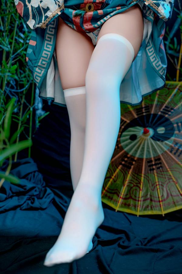    爆机少女喵小吉-子不语：神秘道士古风角色扮演，白发冷艳魅惑大尺度私房写真第33张图片