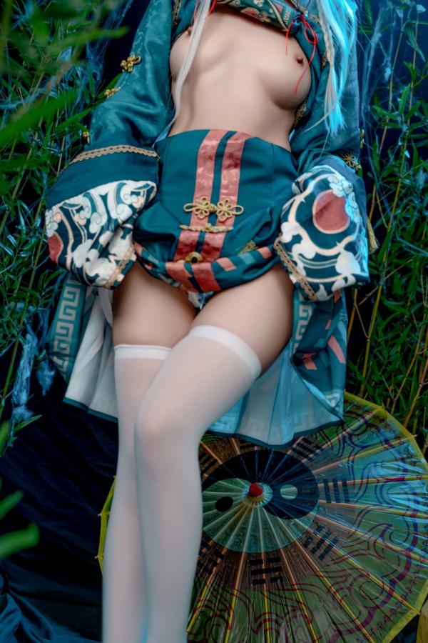    爆机少女喵小吉-子不语：神秘道士古风角色扮演，白发冷艳魅惑大尺度私房写真第34张图片