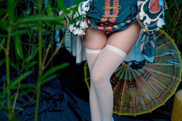    爆机少女喵小吉-子不语：神秘道士古风角色扮演，白发冷艳魅惑大尺度私房写真第35张图片