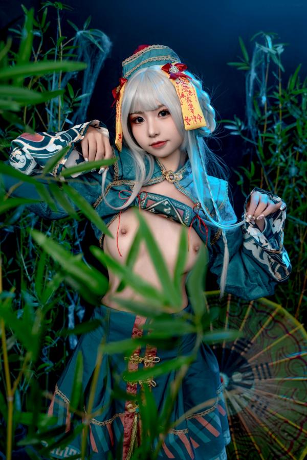    爆机少女喵小吉-子不语：神秘道士古风角色扮演，白发冷艳魅惑大尺度私房写真第37张图片