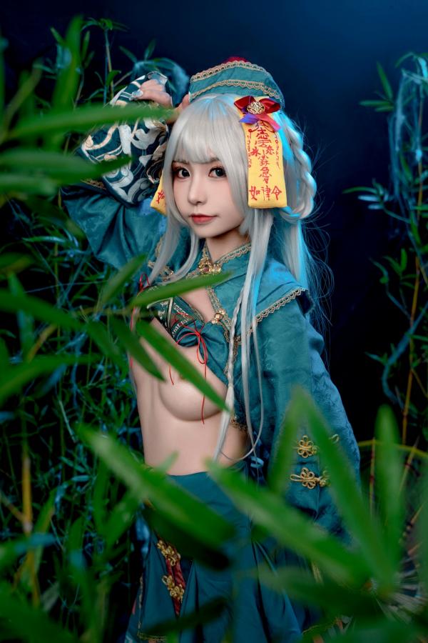    爆机少女喵小吉-子不语：神秘道士古风角色扮演，白发冷艳魅惑大尺度私房写真第39张图片