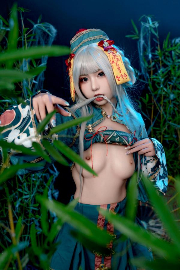    爆机少女喵小吉-子不语：神秘道士古风角色扮演，白发冷艳魅惑大尺度私房写真第44张图片