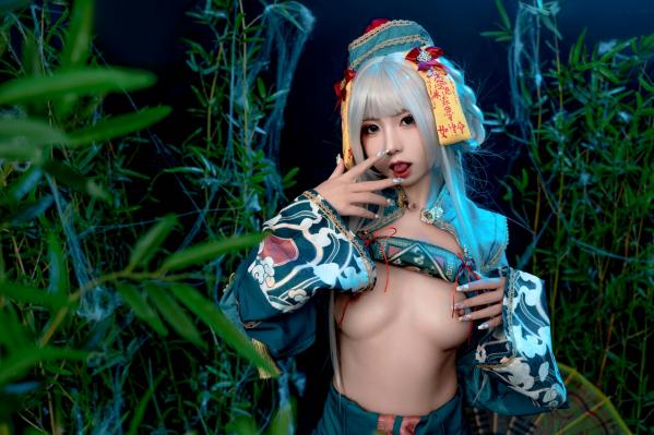    爆机少女喵小吉-子不语：神秘道士古风角色扮演，白发冷艳魅惑大尺度私房写真第47张图片