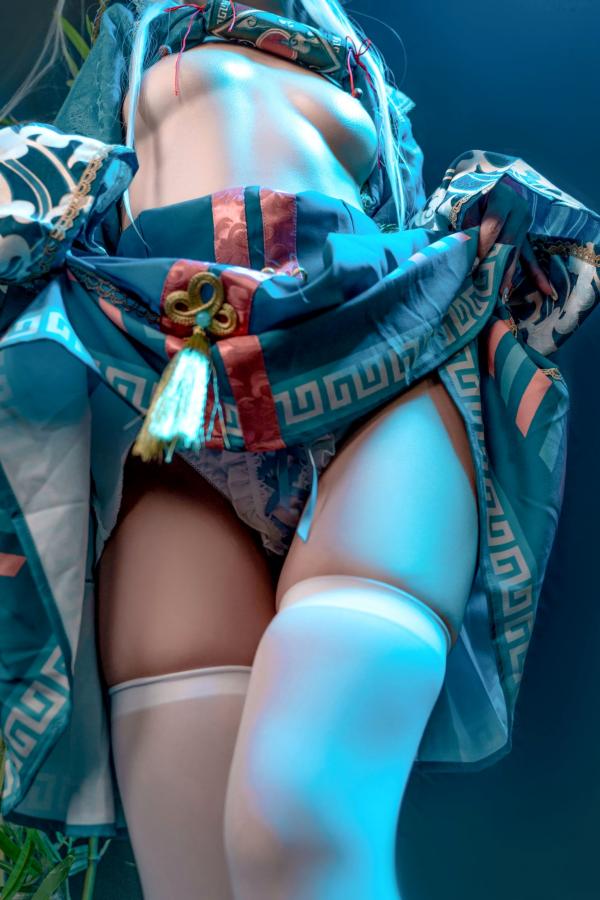    爆机少女喵小吉-子不语：神秘道士古风角色扮演，白发冷艳魅惑大尺度私房写真第48张图片