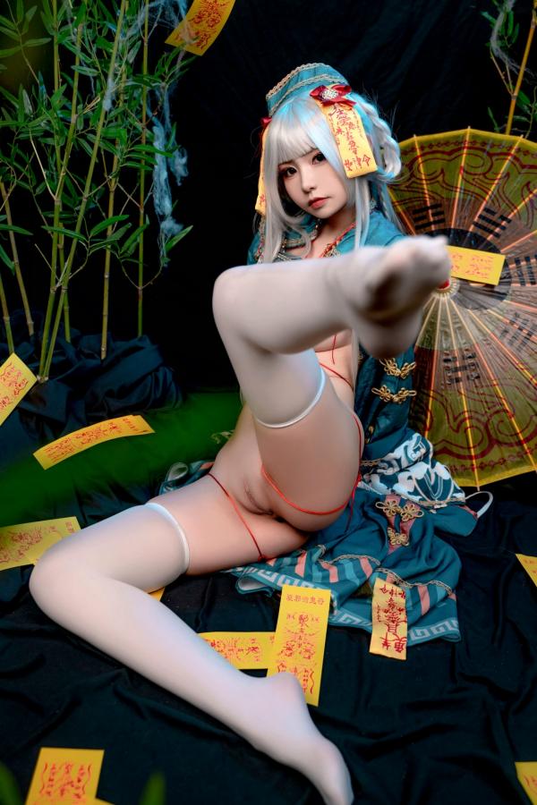    爆机少女喵小吉-子不语：神秘道士古风角色扮演，白发冷艳魅惑大尺度私房写真第60张图片