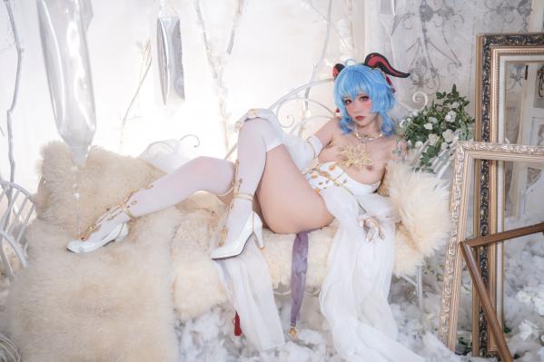    爆机少女喵小吉-12月T3-双子：最强冰雪组合，梦幻角色扮演cosplay冷艳女王极致私房写真第35张图片