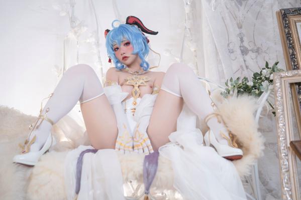    爆机少女喵小吉-12月T3-双子：最强冰雪组合，梦幻角色扮演cosplay冷艳女王极致私房写真第37张图片