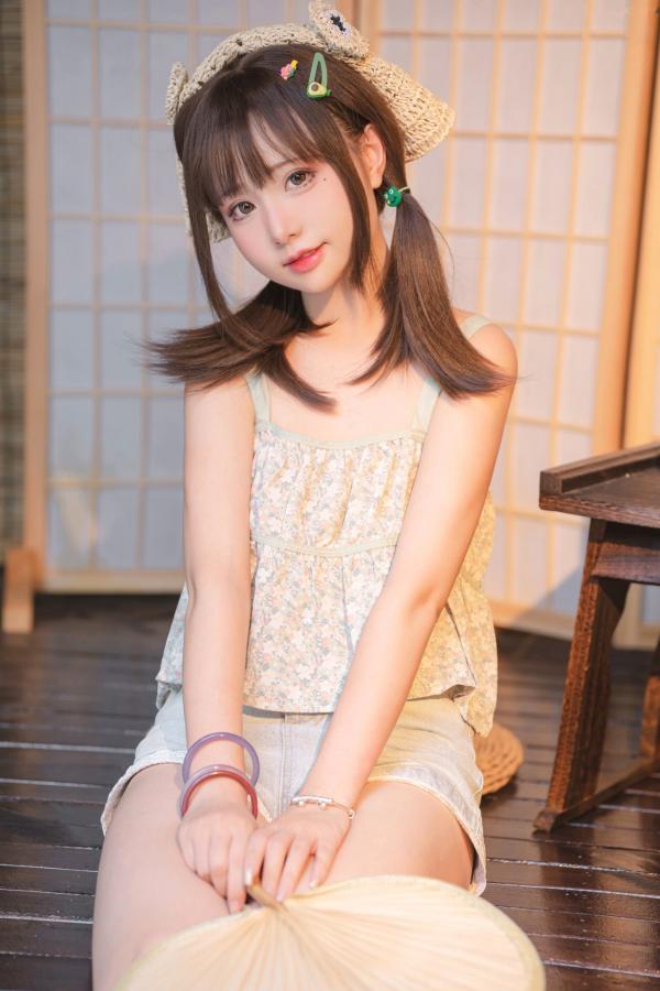    爆机少女喵小吉-小吉的小镇生活，日式清新私房写真，夏日吃西瓜的纯欲可爱性感尤物第4张图片