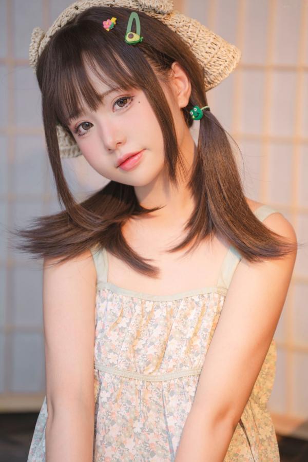    爆机少女喵小吉-小吉的小镇生活，日式清新私房写真，夏日吃西瓜的纯欲可爱性感尤物第5张图片