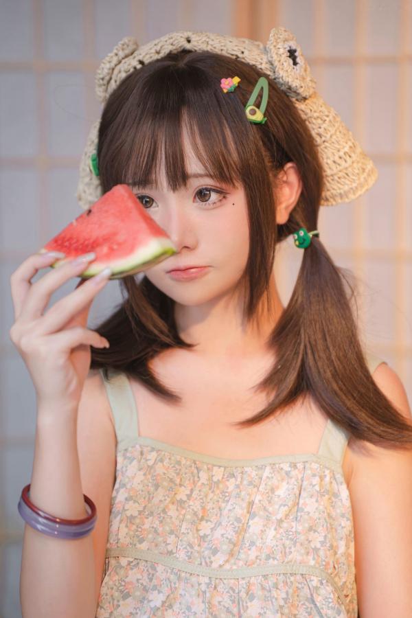   爆机少女喵小吉-小吉的小镇生活，日式清新私房写真，夏日吃西瓜的纯欲可爱性感尤物第16张图片