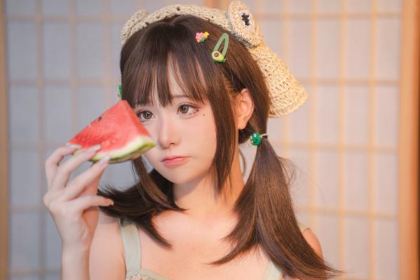    爆机少女喵小吉-小吉的小镇生活，日式清新私房写真，夏日吃西瓜的纯欲可爱性感尤物第17张图片