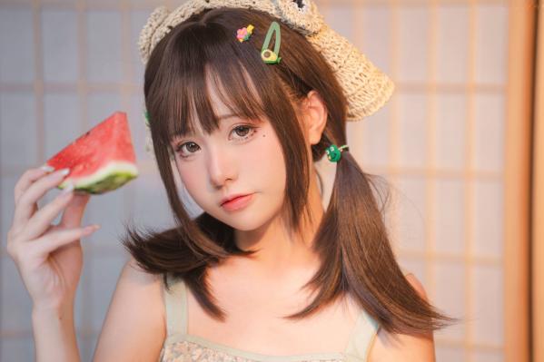    爆机少女喵小吉-小吉的小镇生活，日式清新私房写真，夏日吃西瓜的纯欲可爱性感尤物第18张图片