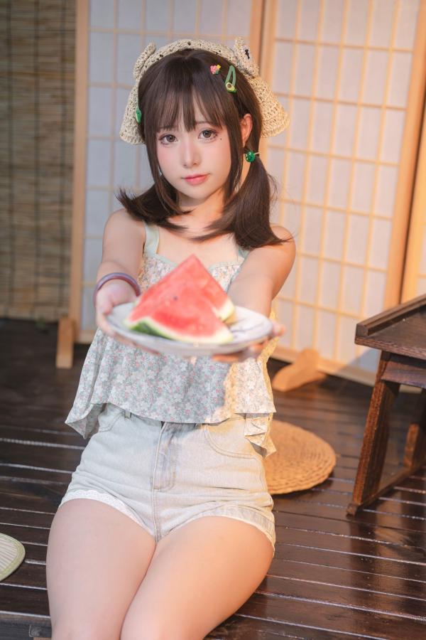    爆机少女喵小吉-小吉的小镇生活，日式清新私房写真，夏日吃西瓜的纯欲可爱性感尤物第21张图片