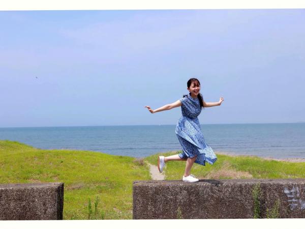    森日菜美 - PROTO STAR，身穿红白和服浴衣温婉动人，户外碎花裙装扮清新自然，展现治愈系灿烂笑容，元气满满的青春美少女写真合集第18张图片