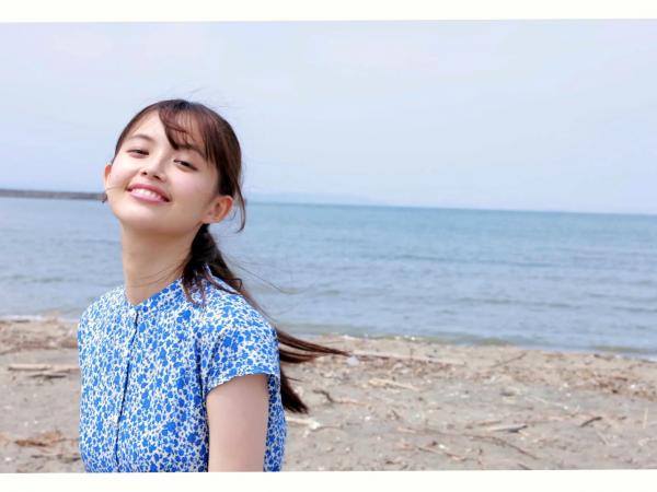    森日菜美 - PROTO STAR，身穿红白和服浴衣温婉动人，户外碎花裙装扮清新自然，展现治愈系灿烂笑容，元气满满的青春美少女写真合集第24张图片