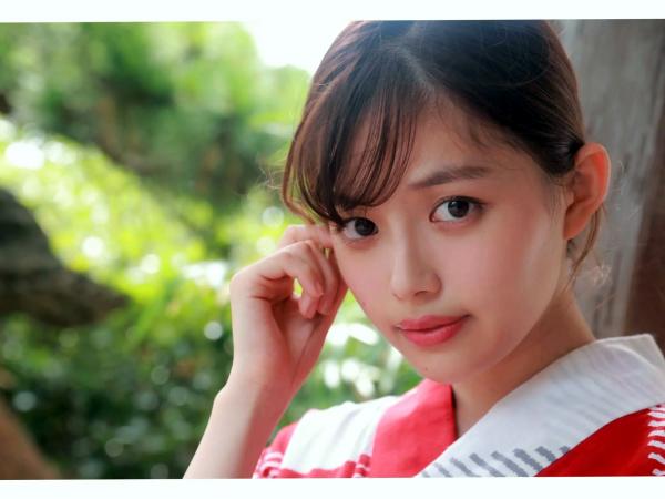    森日菜美 - PROTO STAR，身穿红白和服浴衣温婉动人，户外碎花裙装扮清新自然，展现治愈系灿烂笑容，元气满满的青春美少女写真合集第42张图片