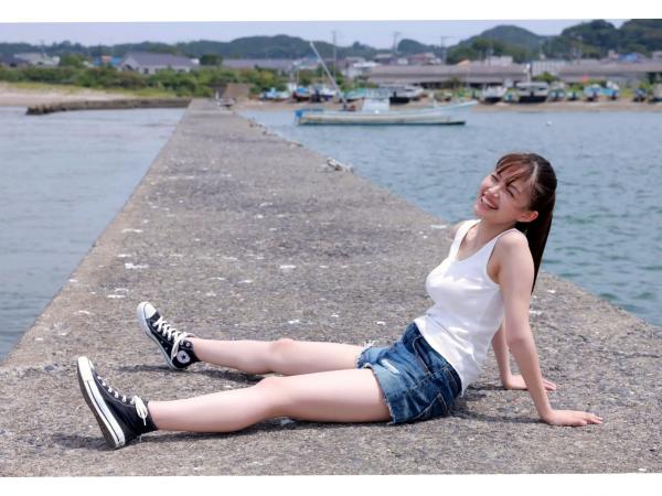    森日菜美 - PROTO STAR，身穿红白和服浴衣温婉动人，户外碎花裙装扮清新自然，展现治愈系灿烂笑容，元气满满的青春美少女写真合集第57张图片