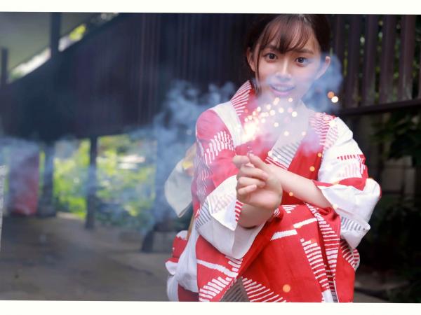    森日菜美 - PROTO STAR，身穿红白和服浴衣温婉动人，户外碎花裙装扮清新自然，展现治愈系灿烂笑容，元气满满的青春美少女写真合集第61张图片