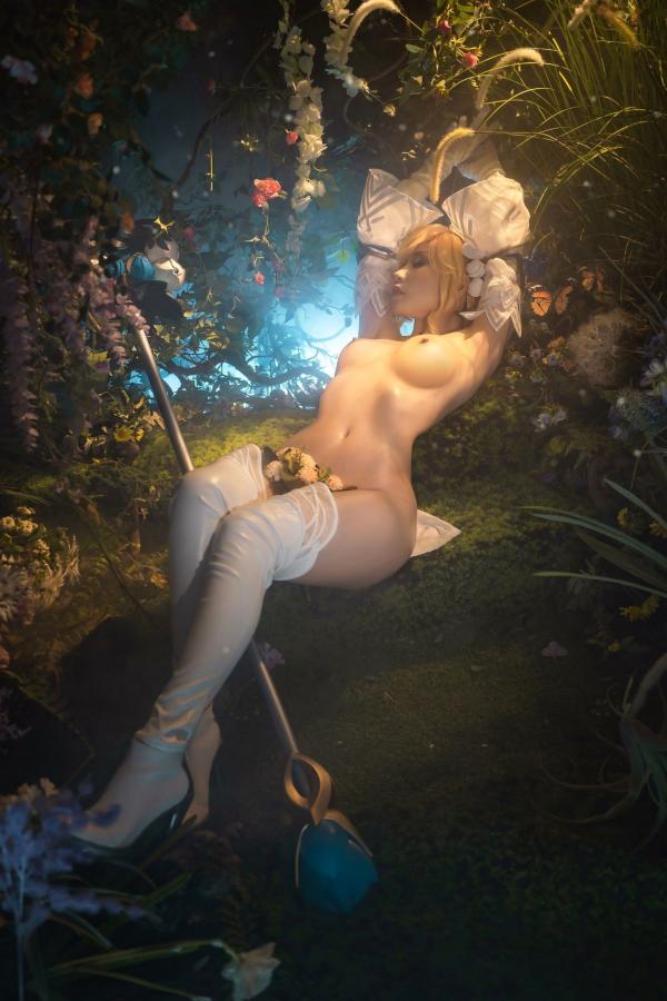    爆机少女喵小吉-水晶玫瑰主题Cosplay大尺度艺术写真，花丛间的梦幻诱惑与极致身材展现第19张图片