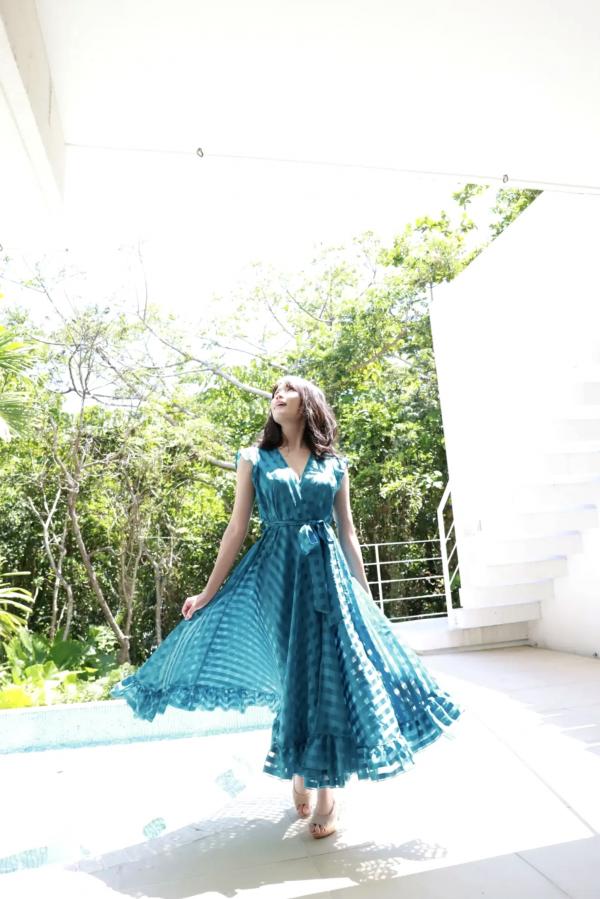    小日向ゆか - Soleil 甜美私房写真，清新格纹裙展现治愈系诱惑与绝美曲线第2张图片
