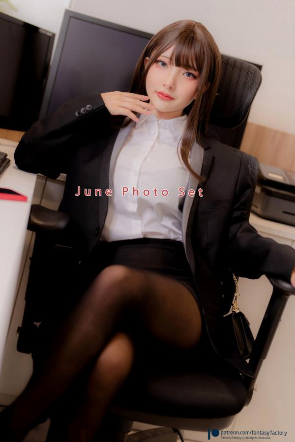    Fantasy-Factory-小丁Ding 2023年6月专辑，性感奶牛角色扮演与私房内衣写真，甜美与火辣的极致诱惑第5张图片