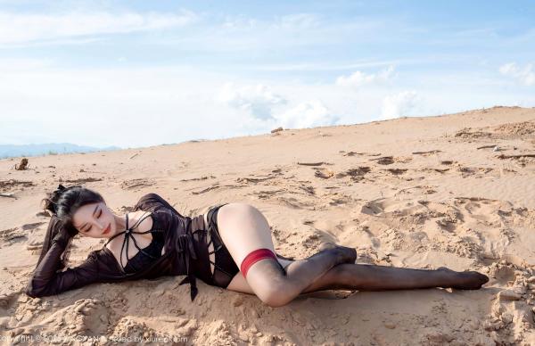    XingYan星颜社-387-清妙-沙漠户外拍摄轻透黑纱黑色内衣黑丝写真-极品性感诱惑大尺度作品-2025.08.21第10张图片