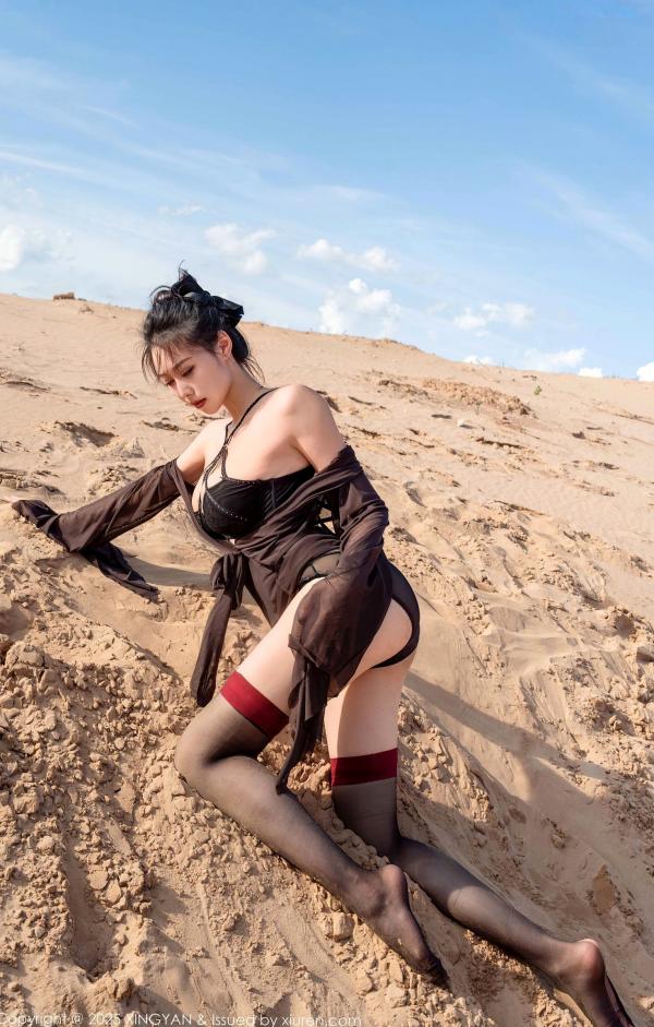    XingYan星颜社-387-清妙-沙漠户外拍摄轻透黑纱黑色内衣黑丝写真-极品性感诱惑大尺度作品-2025.08.21第16张图片